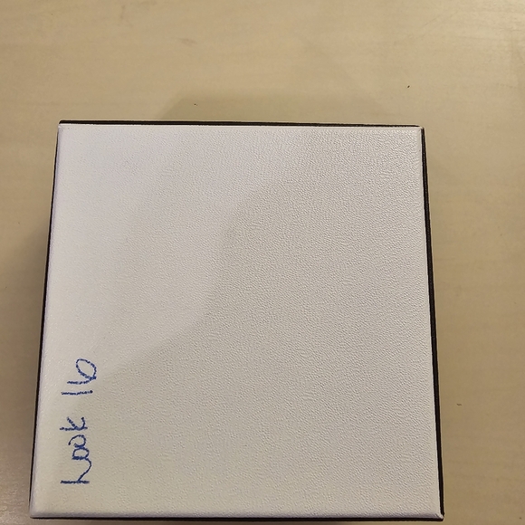 Authentic Chanel box size 4.5"x4.5"x2.5" - Picture 3 of 4